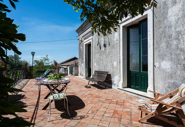 Villa Bagolaro: 18th Century villa in a stunning and perfectly peaceful setting between the sea and Mount Etna