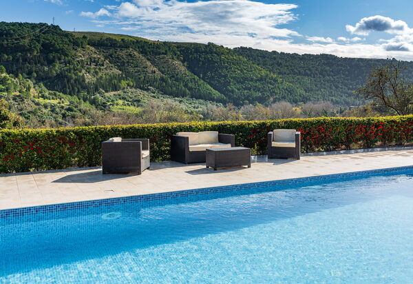 Casa Michela: Private swimming pool and garden, both with a relaxing mountain view.